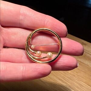 062)*Vintage* Monet Brooch